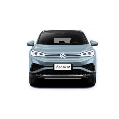 Automobil im auf Lager EV SUV Volkswagen ID4 X Selbst, 600 Kilometer Strecken-für Familie parkend
