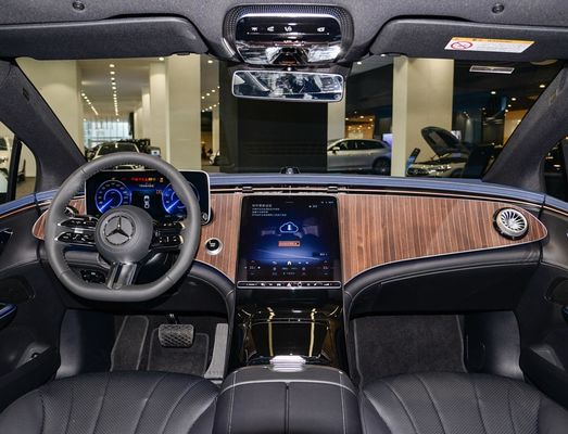 Mercedes EQE 4MATIC Elektrische Limousine mit 96,1 KWh Lithiumbatterie und 0,62 Stunden Ladezeit 255/45 R19