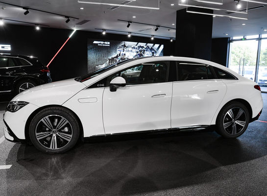 2025 Neues Modell Mercedes Luxury EV 0 Emission 681km Reichweite 0,62h Aufladen Elektrische Limousine EQE