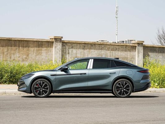 2025 leistungsstarkes Han L BYD Elektrofahrzeug mit Maximalleistung 500 KW und Lederruder 1000V Hochspannungs-Schnellladung