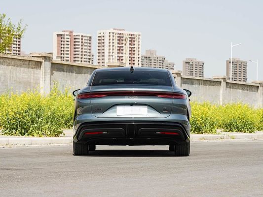 2025 leistungsstarkes Han L BYD Elektrofahrzeug mit Maximalleistung 500 KW und Lederruder 1000V Hochspannungs-Schnellladung