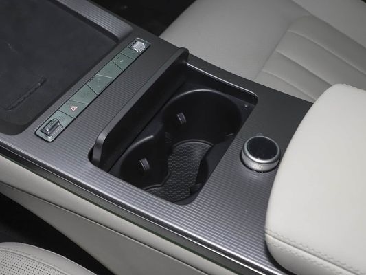 2025 leistungsstarkes Han L BYD Elektrofahrzeug mit Maximalleistung 500 KW und Lederruder 1000V Hochspannungs-Schnellladung