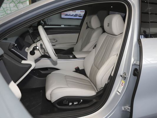 2025 leistungsstarkes Han L BYD Elektrofahrzeug mit Maximalleistung 500 KW und Lederruder 1000V Hochspannungs-Schnellladung
