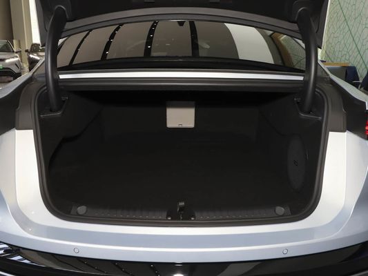 2025 leistungsstarkes Han L BYD Elektrofahrzeug mit Maximalleistung 500 KW und Lederruder 1000V Hochspannungs-Schnellladung