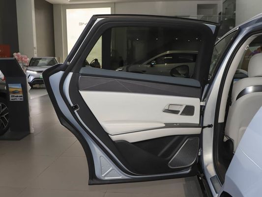 2025 leistungsstarkes Han L BYD Elektrofahrzeug mit Maximalleistung 500 KW und Lederruder 1000V Hochspannungs-Schnellladung