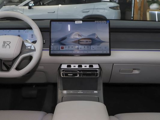 2025 leistungsstarkes Han L BYD Elektrofahrzeug mit Maximalleistung 500 KW und Lederruder 1000V Hochspannungs-Schnellladung