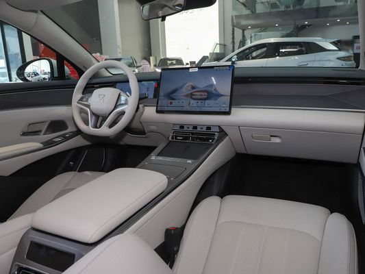 2025 leistungsstarkes Han L BYD Elektrofahrzeug mit Maximalleistung 500 KW und Lederruder 1000V Hochspannungs-Schnellladung