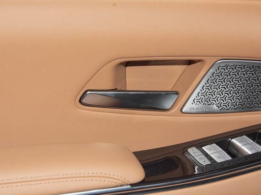 Modellfahrzeug 601km Reichweite 83.2kWh Batteriekapazität AWD Schnellladung Sonnendach Hochspannung Struktur Komfortabel für Familie