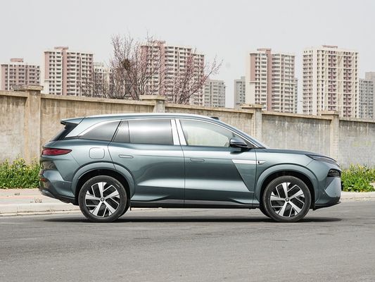 Neues heiß verkauftes BYD EV Auto 2025 Modell 100,5 KWh Batteriekapazität und schnelles Aufladen 0,1 Stunde 670KM Langstrecke 500kW Leistung Elektroauto Großer Platz für Familie 7 Sitzplätze
