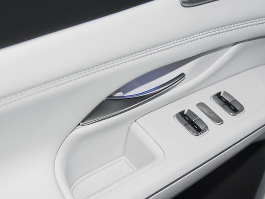 2025 Xpeng G9 Vollelektrischer SUV 93,1 kWh Batteriekapazität 423 kW Maximalmotorleistung 680 km Reichweite und schnelles Laden mit Sonnendach