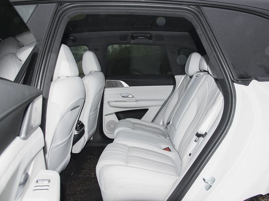 2025 Xpeng G9 Vollelektrischer SUV 93,1 kWh Batteriekapazität 423 kW Maximalmotorleistung 680 km Reichweite und schnelles Laden mit Sonnendach