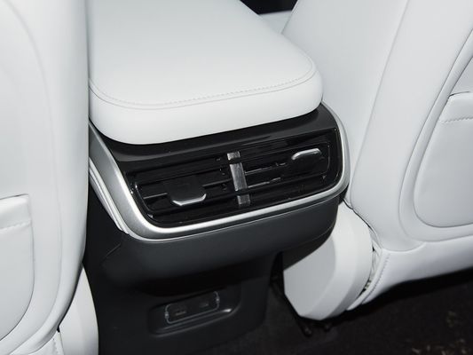 2025 Xpeng G9 Vollelektrischer SUV 93,1 kWh Batteriekapazität 423 kW Maximalmotorleistung 680 km Reichweite und schnelles Laden mit Sonnendach