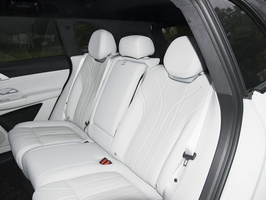 2025 Xpeng G9 Vollelektrischer SUV 93,1 kWh Batteriekapazität 423 kW Maximalmotorleistung 680 km Reichweite und schnelles Laden mit Sonnendach