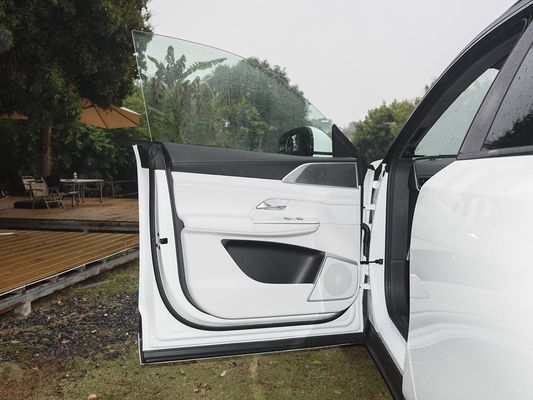 2025 Xpeng G9 Vollelektrischer SUV 93,1 kWh Batteriekapazität 423 kW Maximalmotorleistung 680 km Reichweite und schnelles Laden mit Sonnendach