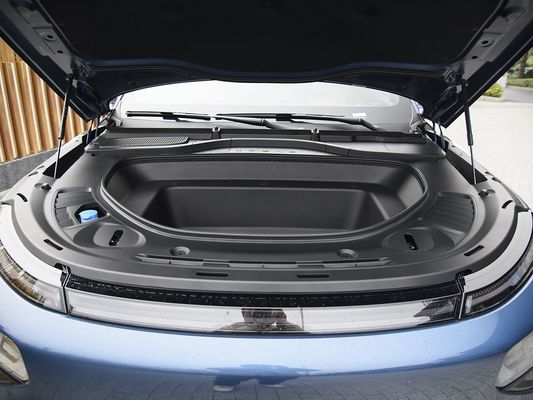 2025 Xpeng G9 Vollelektrischer SUV 93,1 kWh Batteriekapazität 423 kW Maximalmotorleistung 680 km Reichweite und schnelles Laden mit Sonnendach