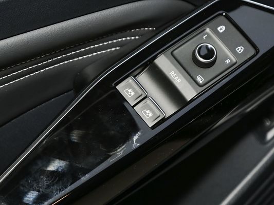 2025 VW Elektrofahrzeug ID.4 Schnellladefahrzeug Lange Reichweite 601km 80.4kWh Batterie Hot Selling Neues Modell Gute Leistung mit Sonnendach