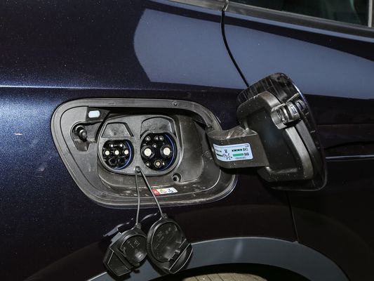 2025 VW Elektrofahrzeug ID.4 Schnellladefahrzeug Lange Reichweite 601km 80.4kWh Batterie Hot Selling Neues Modell Gute Leistung mit Sonnendach